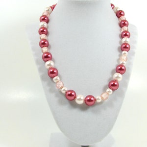 Pearl necklace Pink pearl necklace.Ivory and pink pearl necklace. Wedding pearls. Classic pearls. Chunky necklace. Pink pearls. Bold colors.