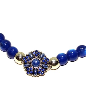 Blue bracelet. Royal blue bracelet. Blue beaded bracelet. Blue glass bead bracelet. Blue jewelry. Chunky jewelry. Trending jewelry.