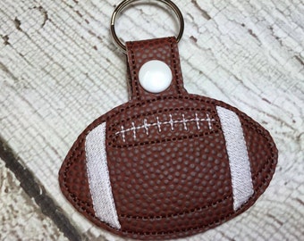 4&quot; Fußball-Bag-Tag - Creolen 5 x 7 - In The Hoop - Snap/niet Schlüsselanhänger - DIGITAL-Stickerei-Design