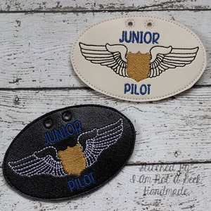 Junior Pilot Abzeichen - HALSKETTE - Flieger - Flugzeug - Tragflächen - In The Hoop - digitale Stickmuster