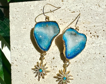 Davina - Boucles d'oreilles géode bleue