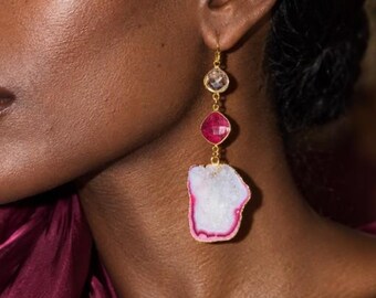 Ruby - Oorbellen met ruwe robijngeode