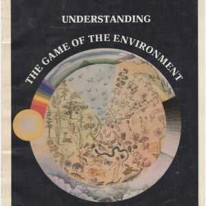 Può includere: Un poster intitolato UNDERSTANDING THE GAME OF THE ENVIRONMENT, AGRICULTURE INFORMATION BULLETIN NO. 426, UNITED STATES DEPARTMENT OF AGRICULTURE FOREST SERVICE. Presenta un diagramma circolare che mostra elementi chimici, piante e animali.