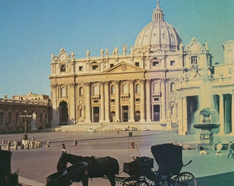 Vatican: History and Art. Color photographs throughout. Plan of the City. Text in English. (33155)