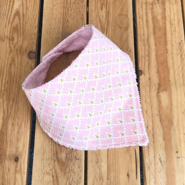 bavoir bandana bebe , motifs petite fille, cadeau de naissance, serviette repas bebe, bavouilles bebe