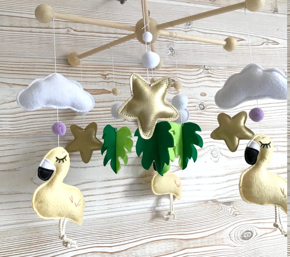 Mobile Bébé Flamands Roses, Suspension de Berceau, Déco Chambre Bébé, Étoiles Dorées Nuages et Pompo