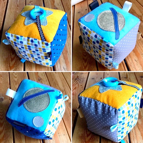 Cube De Prehension Jouet De Manipulation Jouet Bebe Etsy Cube De Prehension Jouet De Manipulation Jouet Bebe Etsy