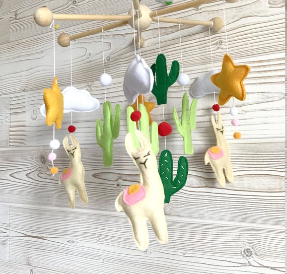 Mobile Bebe Theme Lama Et Cactus Lune Et Etoile Dorees Etsy France