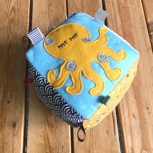 Cube de préhension pieuvre, jouet en tissu, jeux de manipulation, cube en tissu, jouet bébé, cube a étiquettes