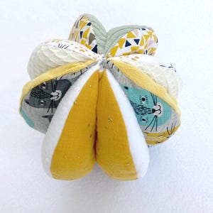 montessori gripping ball, quartered ball, baby development toy, multicolored ball, fabric ball, gripping ball, baby toy