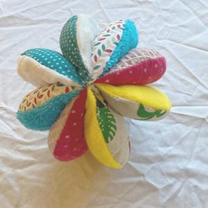 montessori gripping ball, quartered ball, baby development toy, multicolored ball, fabric ball, gripping ball, baby toy