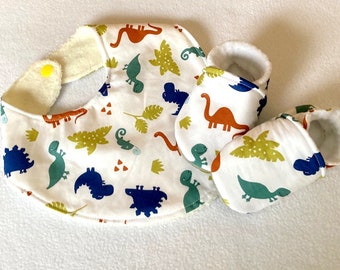 baby bandana bib, soft baby booties, newborn bib and booties set, newborn kit
