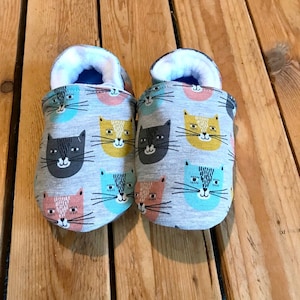 Soft cat slippers, cotton jersey and suede for the sole, baby slippers, walking slippers, baby slippers