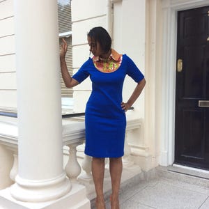 Afrikanische Mode Royal blau Bodycon Kleid mit afrikanischen Druck, afrikanische Hemdkleid. Afrikanischen Druck Yoke und Kragen. Afrikanische sanische Kleidung etc.