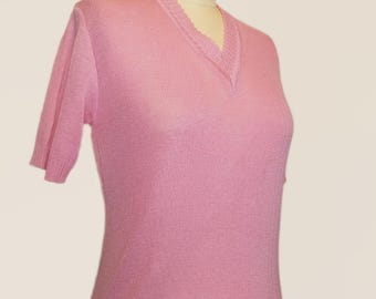 1970's Pink Knit V-Neck Short Sleeve Sweater Girl Top
