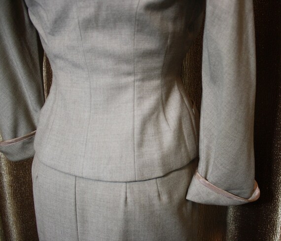 1950's Tailored Gray Wool Nipped Waist Dress Suit… - image 7