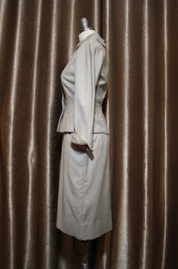 1950's Tailored Gray Wool Nipped Waist Dress Suit… - image 2