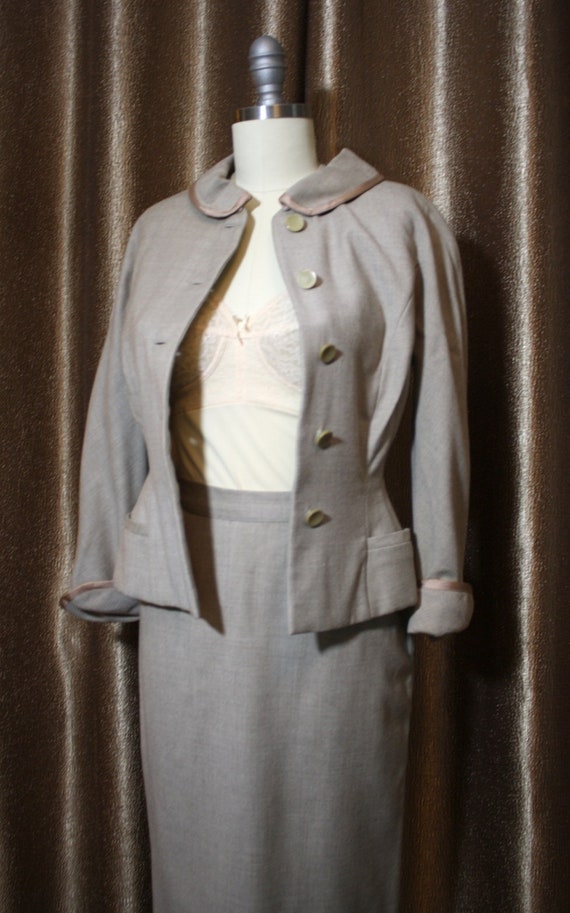 1950's Tailored Gray Wool Nipped Waist Dress Suit… - image 4