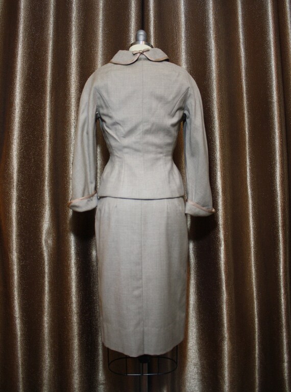 1950's Tailored Gray Wool Nipped Waist Dress Suit… - image 3