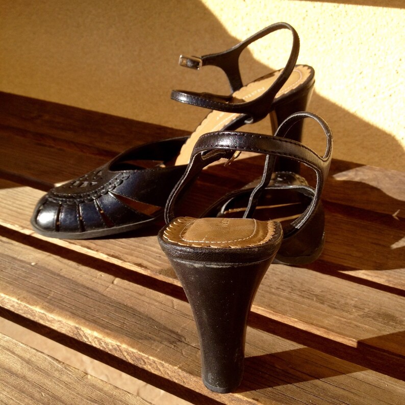 round toe sling backs