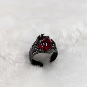 Gothic Vampire Ring: Black Metal Red Stone Claw Ring