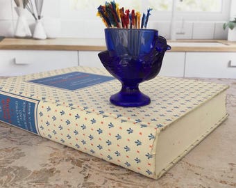 Huevera francesa vintage Arcoroc de cristal azul cobalto, fabricada en Francia.