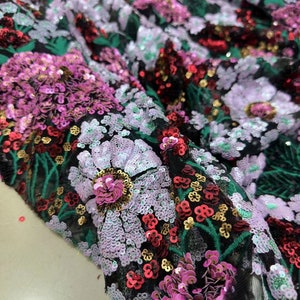 Tessuto in pizzo con paillettes floreali 3D, tessuto per abiti con fiori in 7 colori, splendido tessuto con paillettes in rete ricamato colorato, abito da ballo, abito da sposa