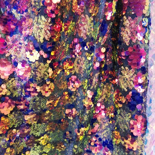Nouveau!! Tissu de robe à paillettes irisé 1yard, tissu à paillettes de fleur de raisin, tissu de robe de mariée, tissu kimono irisé, tissu holographique