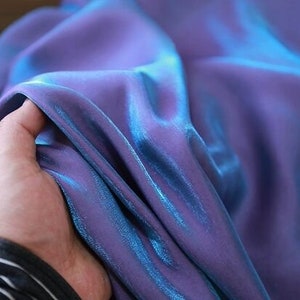 Tessuto di seta di cotone iridescente blu viola da 1 metro, tessuto morbido e liscio in 30 colori, tessuto ben drap, tessuto per t-shirt all'ingrosso, larghezza 60 pollici