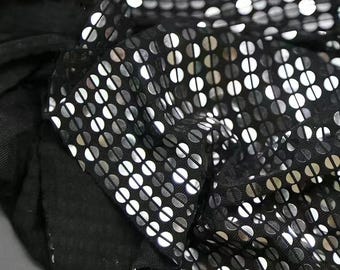 Glänsande silverspegelpaljetttyg, runda paljetter som fästes på lätt stretchigt stickat tyg, balklänning, glittrigt scenkostymtyg