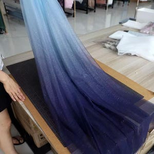 Ombre Glittertyll, Glansigt Överfläckat Tyg, Marinblått till Ljusblått Glittertyll För Klänning, Bakgrund, Festdekoration, Brudklänning, Paljettbalklänning