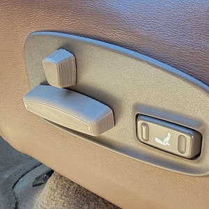 Landcruiser Lower seat adjustment knob