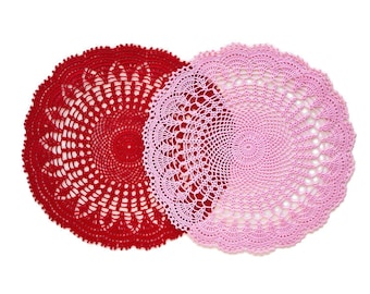 Red or pink crochet doily, table decor lace centerpiece, round dreamcatcher doily, 28 cm / 11 inch, festive decor, handmade Christmas gift.