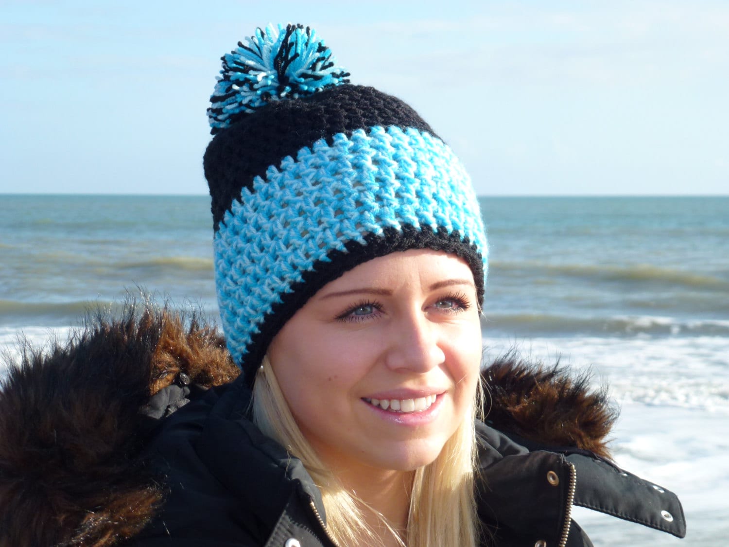 two tone bobble hat
