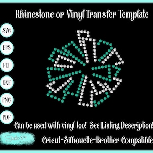 Puede incluir: Una plantilla digital para un diseño de copo de nieve con diamantes de imitación blancos y turquesa. La plantilla es compatible con las máquinas de corte Cricut, Silhouette y Brother. La imagen incluye el texto "Rhinestone or Vinyl Transfer Template".