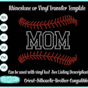 Puede incluir: Una plantilla de diseño digital para un traslado de strass o vinilo de la palabra "MOM" con un diseño de puntada de béisbol arriba y abajo de la palabra. El diseño está disponible en formatos SVG, EPS, PLT, DXF, PNG y PDF. El diseño es compatible con las máquinas de corte Cricut, Silhouette y Brother.