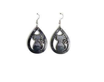 cer30 Cat Teardrop Earring