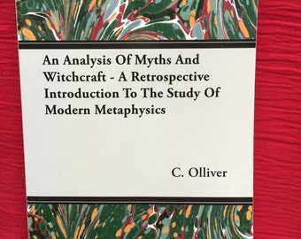 Ein altes Buch über Mythen, Hexerei und Okkult