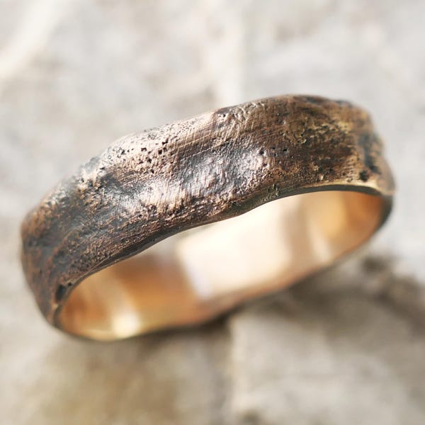 Rustic Bronze Men's Ring: Unique Wood Grain Steampunk Band