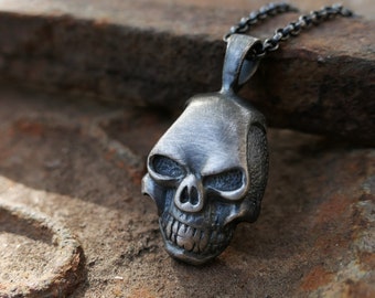 Collana con ciondolo a forma di teschio in argento sterling ossidato: talismano da motociclista