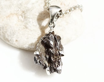 Colgante de meteorito de hierro: collar espacial de plata de ley