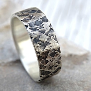 fede nuziale da uomo unica in argento, anello da uomo strutturato quadrato in argento, fede nuziale da uomo unica, anello di promessa da uomo alla moda, anello fantasia in argento