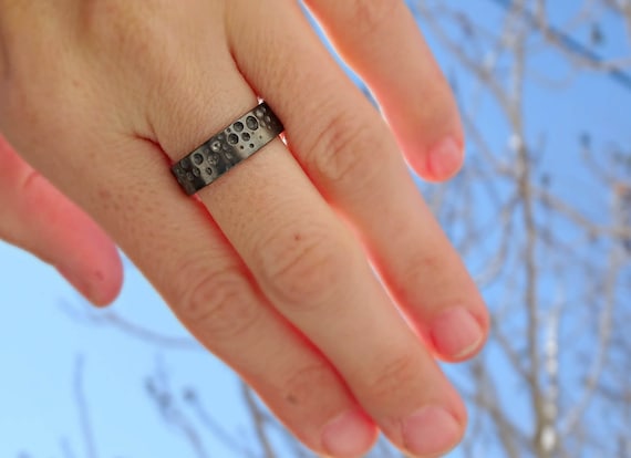Do Men Wear Promise Rings?