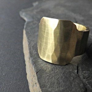 hammered signet ring, brass signet ring, big signet ring, mens signet ring brass, square signet ring, architectural ring, cigar ring band
