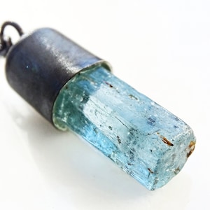 ruwe aquamarijnketting, aquamarijnkristalhanger, ruwe aquamarijnhanger, herenkristallen ketting, maart geboortesteen cadeau voor vrouwen