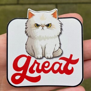 Sticker chat grincheux – « Génial ». Chat drôle et sarcastique | Découpe à la main | Sticker mat | Esthétique mignonne et de mauvaise humeur