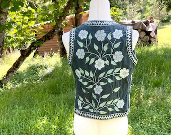 True Vintage 1970’s North Indian Floral Embroidered Open Black Cotton Hippie Vest Size Small