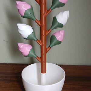 Budsy Flower Pill Organizer | 3D Printed Weekly Medication Box | Magnetic Bloom Flowers