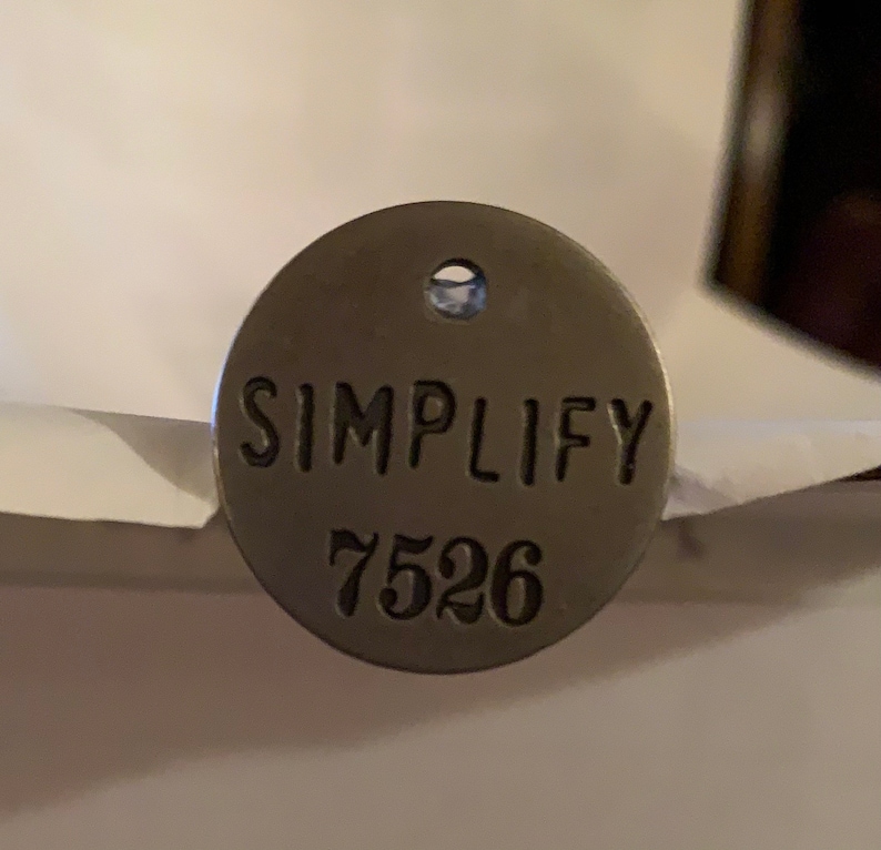 Simplify Disc Face Mask Holder Car Vent Clip