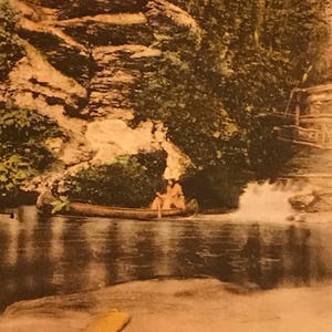 Vintage handkolorierte Postkarte, Reflection Of The Pool, Bushkill Falls, Pennsylvania, A Lovely View Postkarte